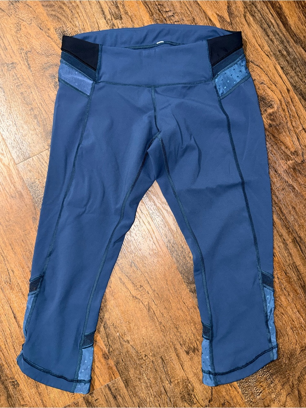 lululemon athletica deep teal Capri Leggings with Dark Accent Panels *rare